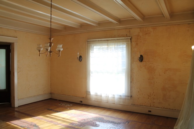 Dining Room - love the coffered ceiling! 